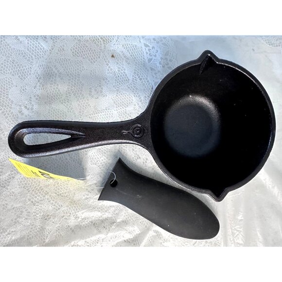 Lodge Cast Iron Melting Pot Pouring Spouts Silicone Hot Handle Holder Dad Gift - Picture 3 of 10